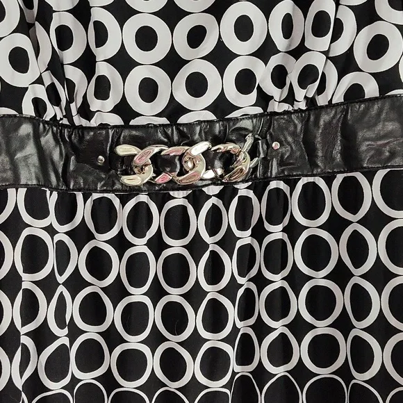 Studio 1940 - Black and White Design Top - Plus Size - 18/20 - EUC - Picture 3 of 9